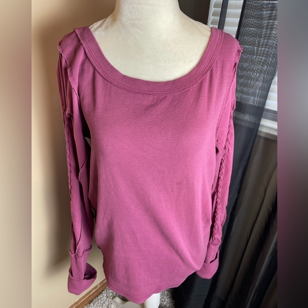 FREE PEOPLE WE THE FREE DAISY CHAIN CUFF BLOUSE
TOP Size XL